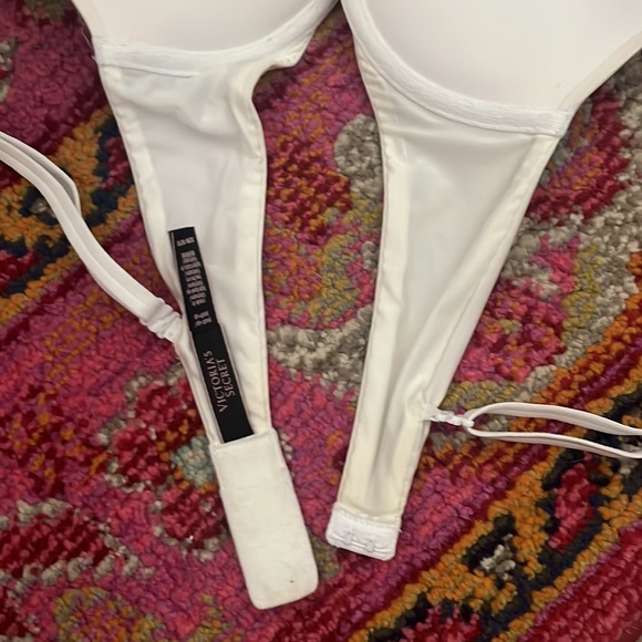 Four Victoria’s Secret Very Sexy Push up bras 32B black tan white - Picture 4 of 4